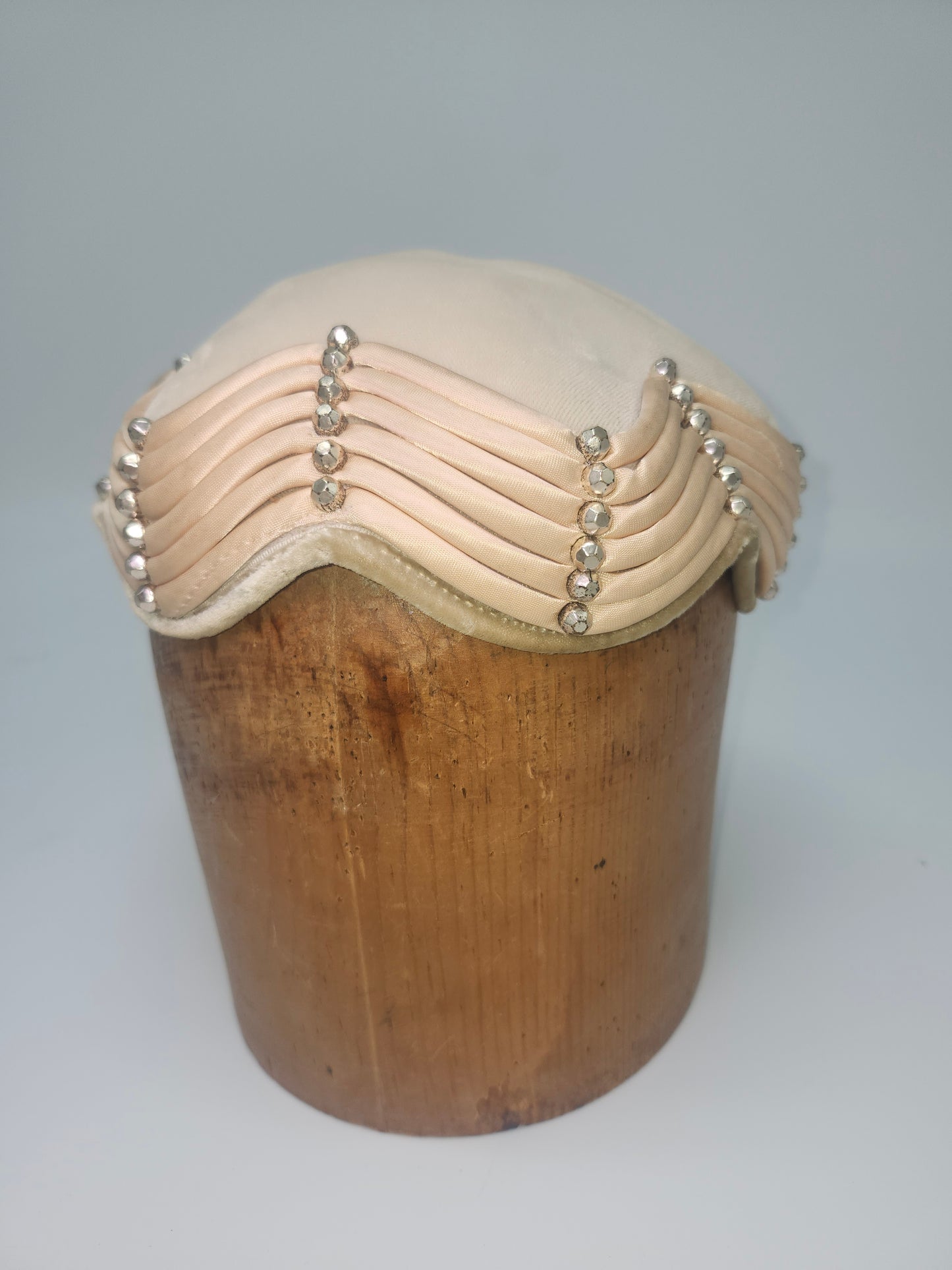1950s Pale Pink Velvet & Satin Scallop Trimmed Ladies Hat