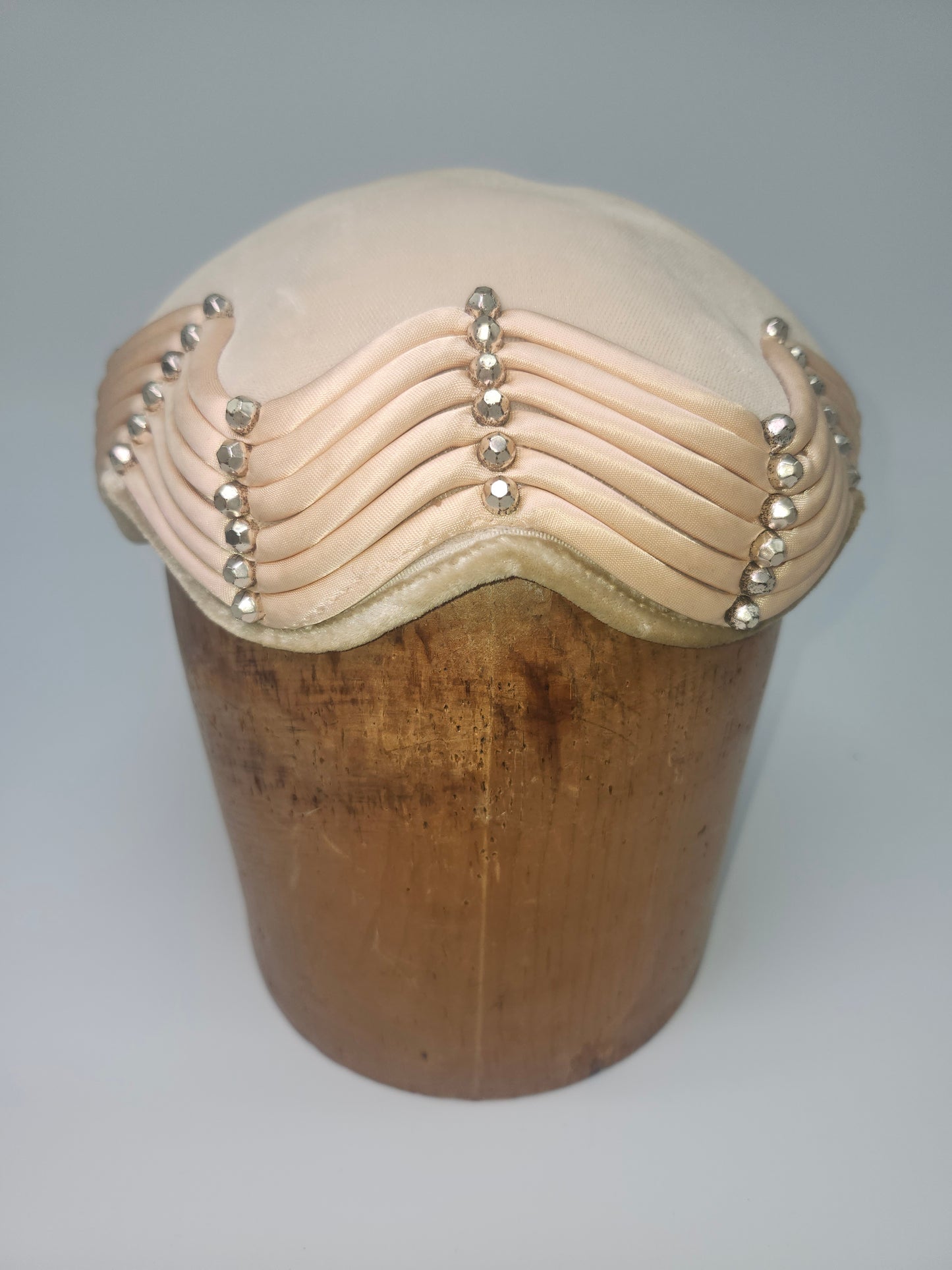 1950s Pale Pink Velvet & Satin Scallop Trimmed Ladies Hat
