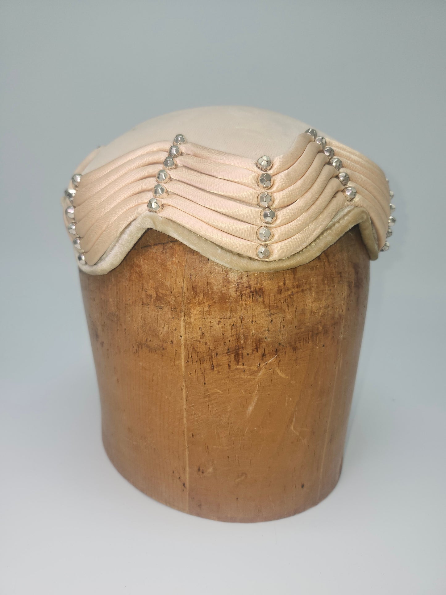1950s Pale Pink Velvet & Satin Scallop Trimmed Ladies Hat