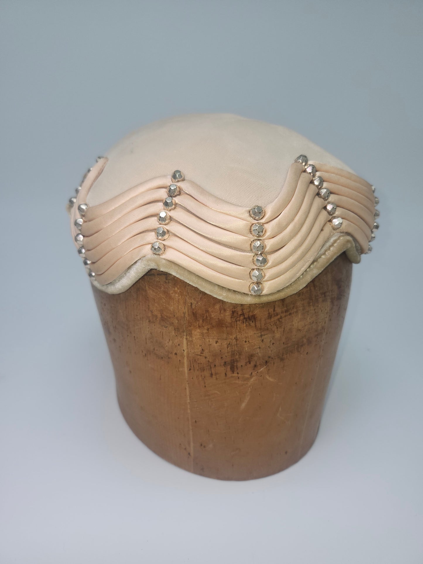 1950s Pale Pink Velvet & Satin Scallop Trimmed Ladies Hat
