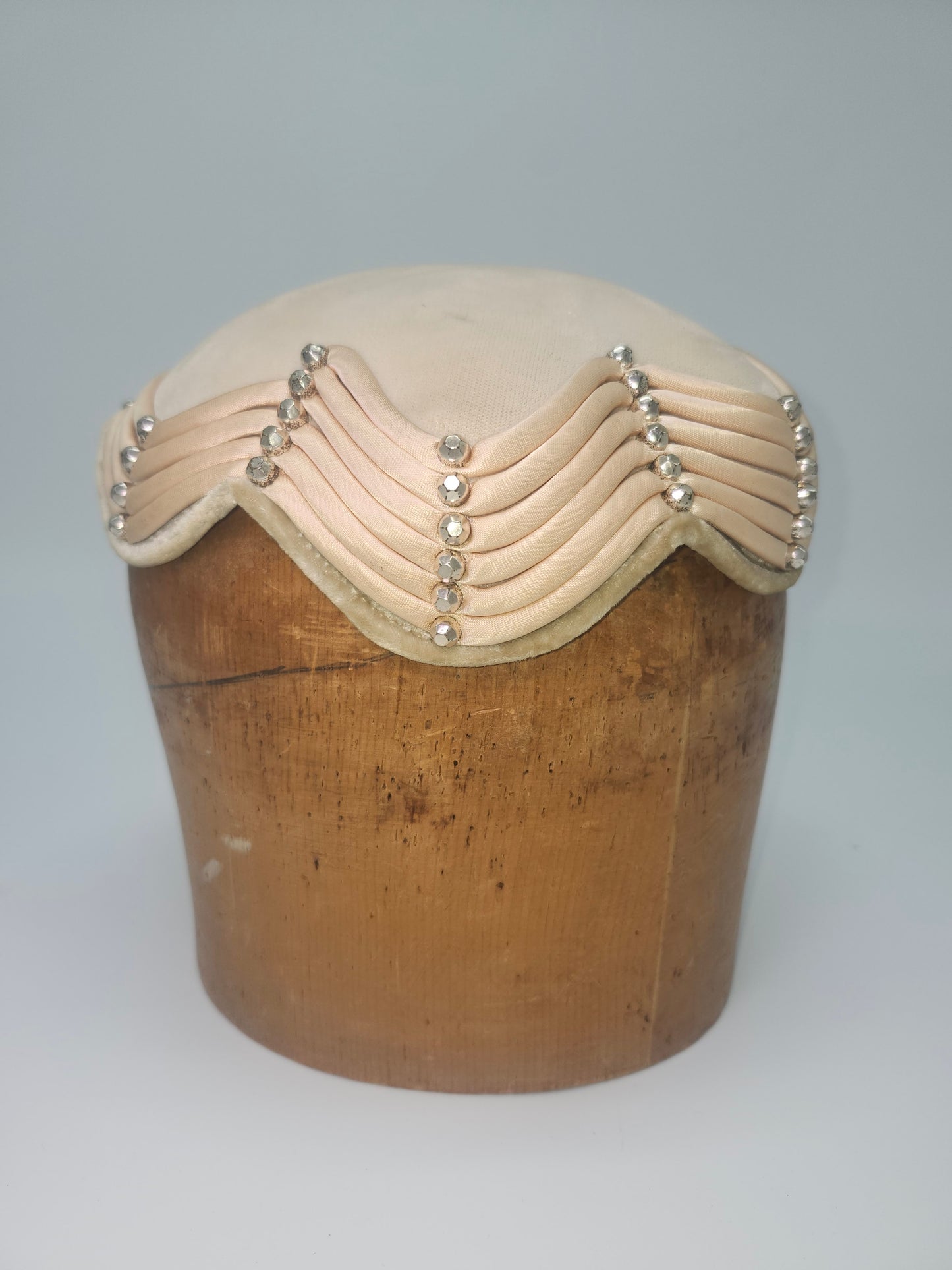 1950s Pale Pink Velvet & Satin Scallop Trimmed Ladies Hat