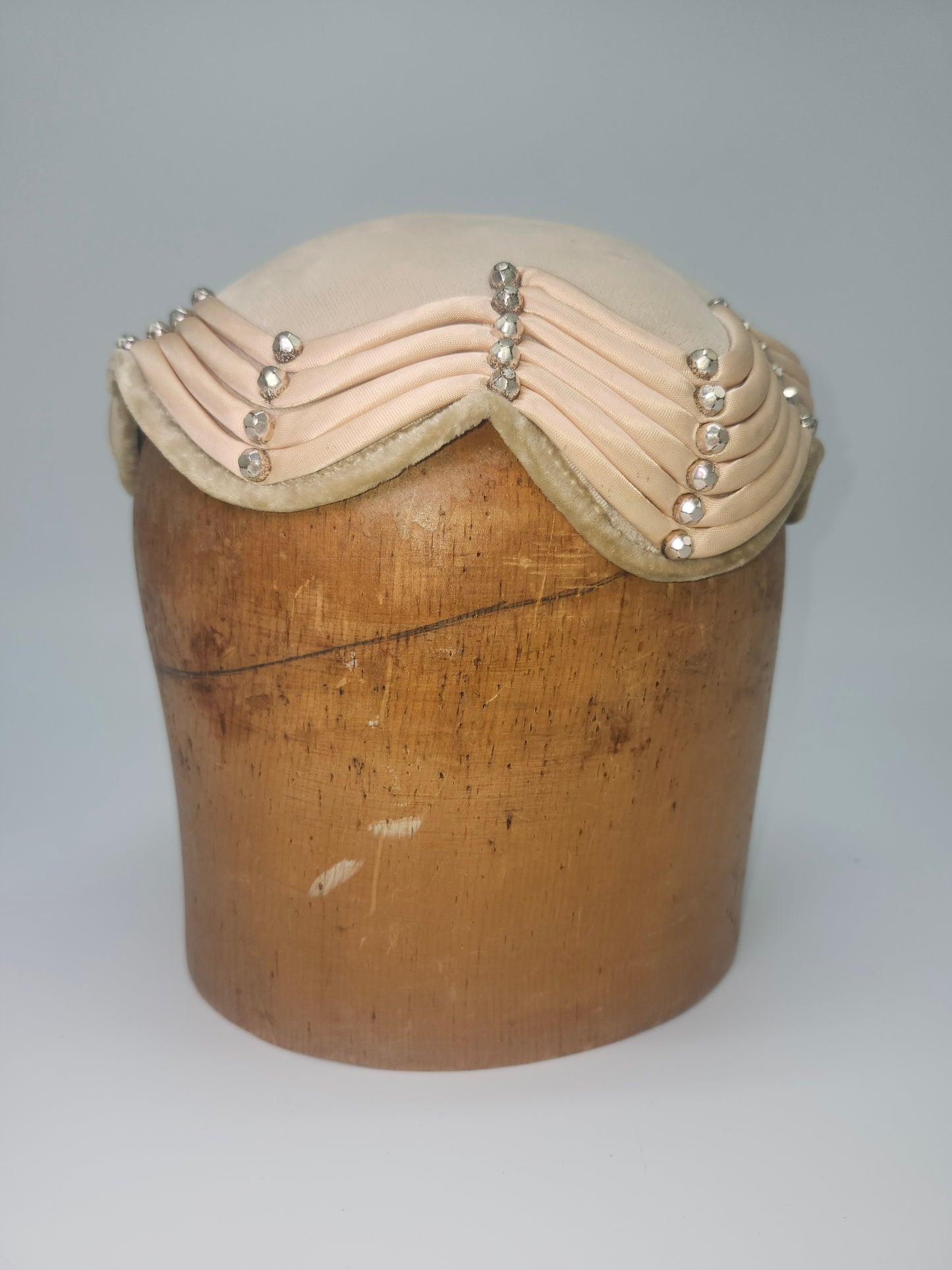 1950s Pale Pink Velvet & Satin Scallop Trimmed Ladies Hat