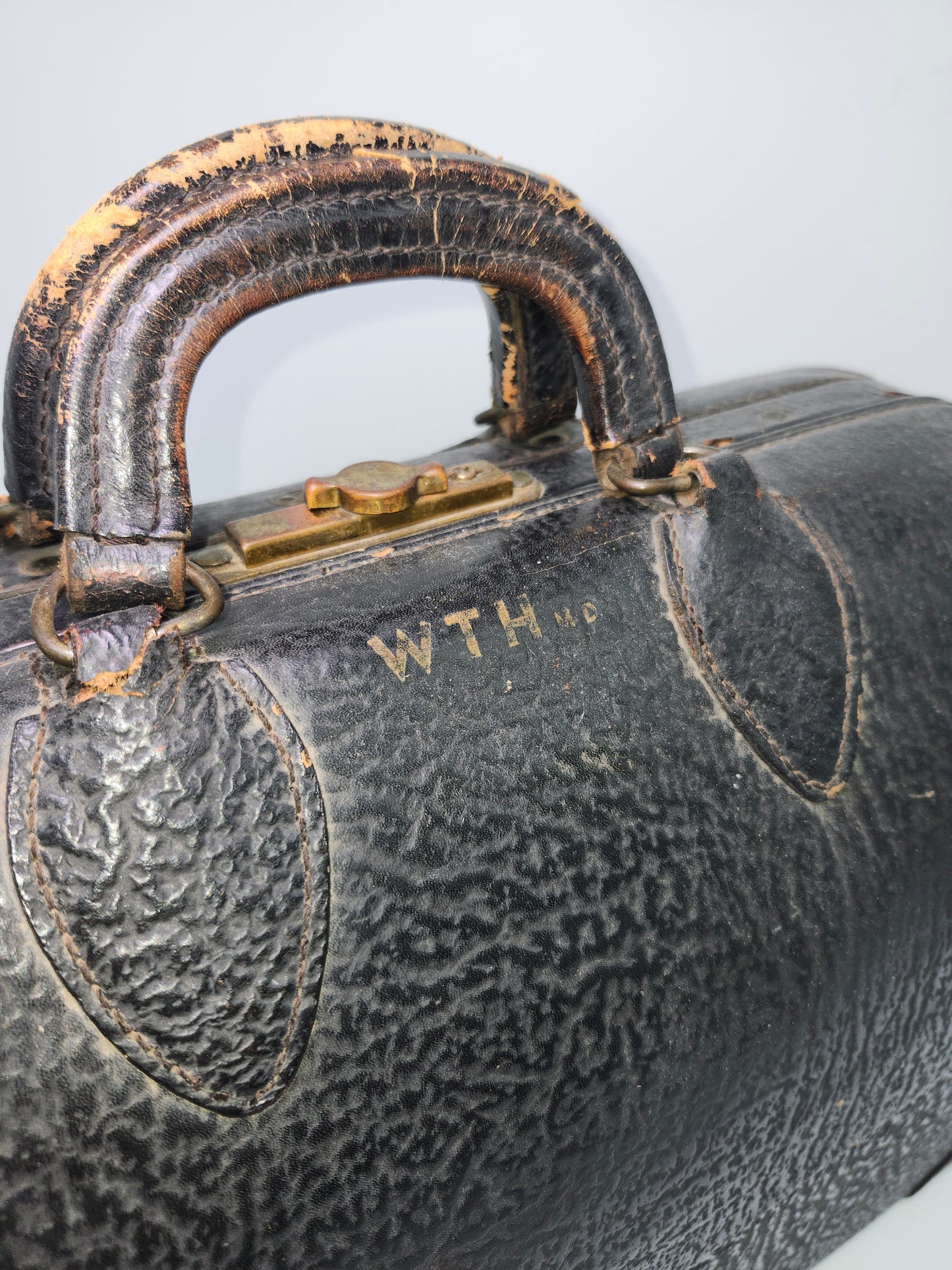 1900s Antique Doctor's Bag in Black Top Grain Cowhide