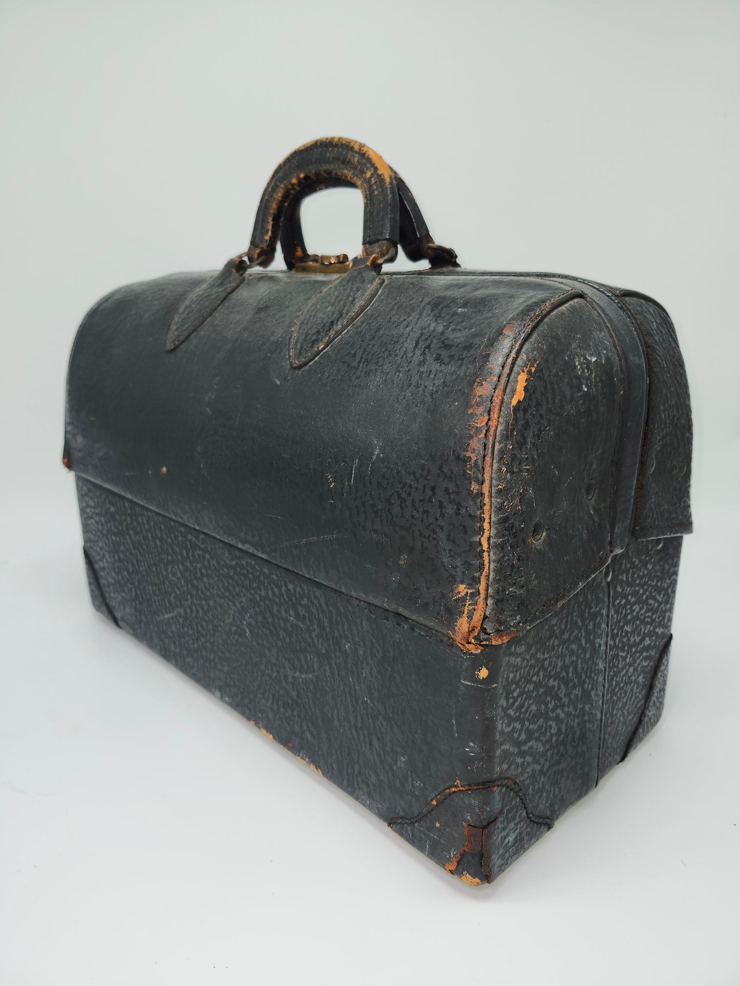 1900s Antique Doctor's Bag in Black Top Grain Cowhide