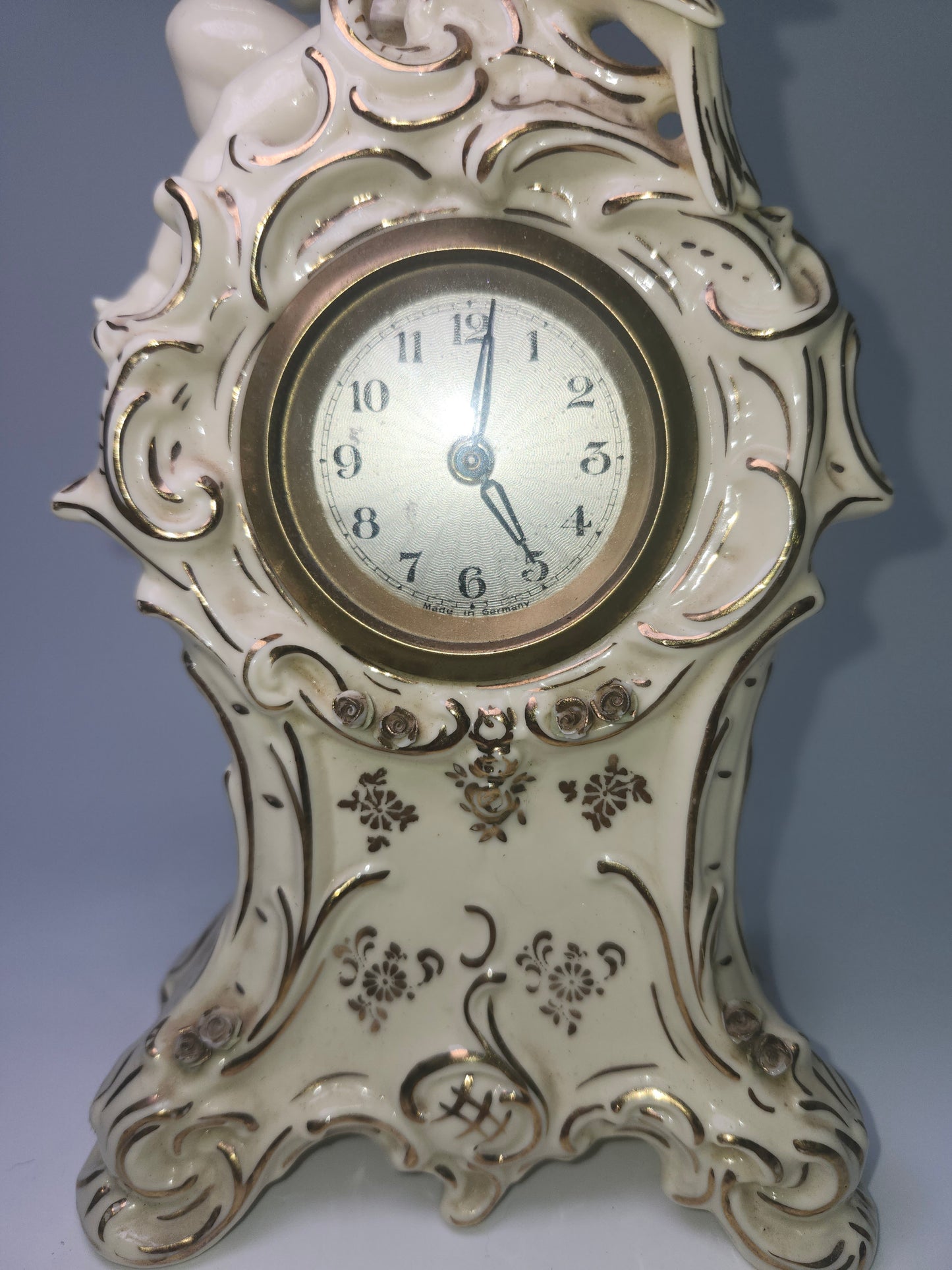 1900s Dresden Porcelain Bisque Cherub Wind-up Mantle Clock
