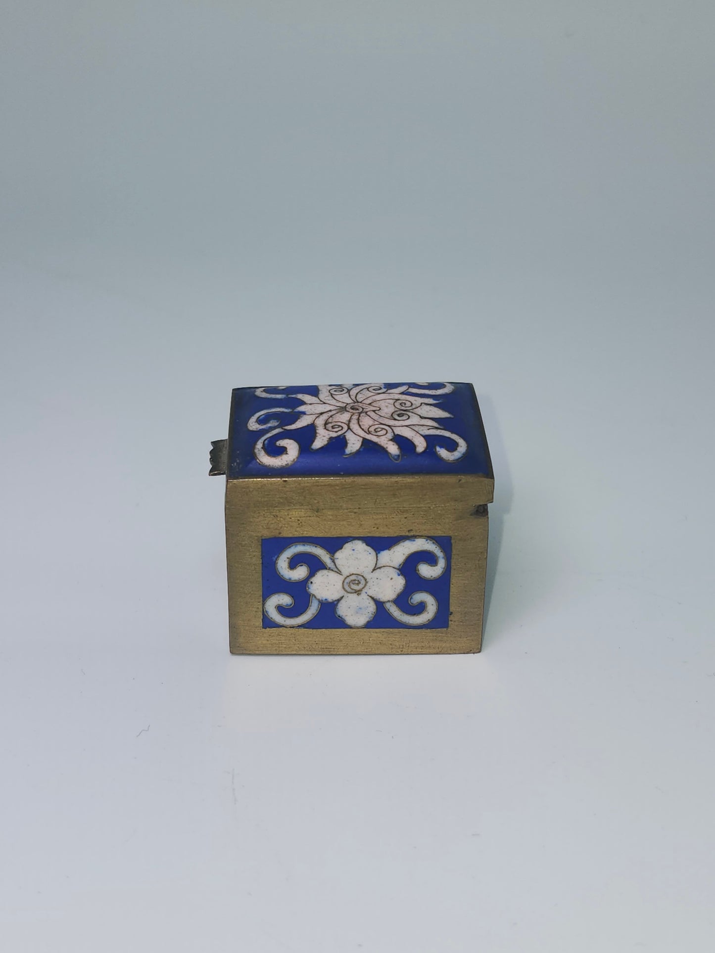 1880s Chinese Cloisonne Enamel Brass Pill Trinket Box