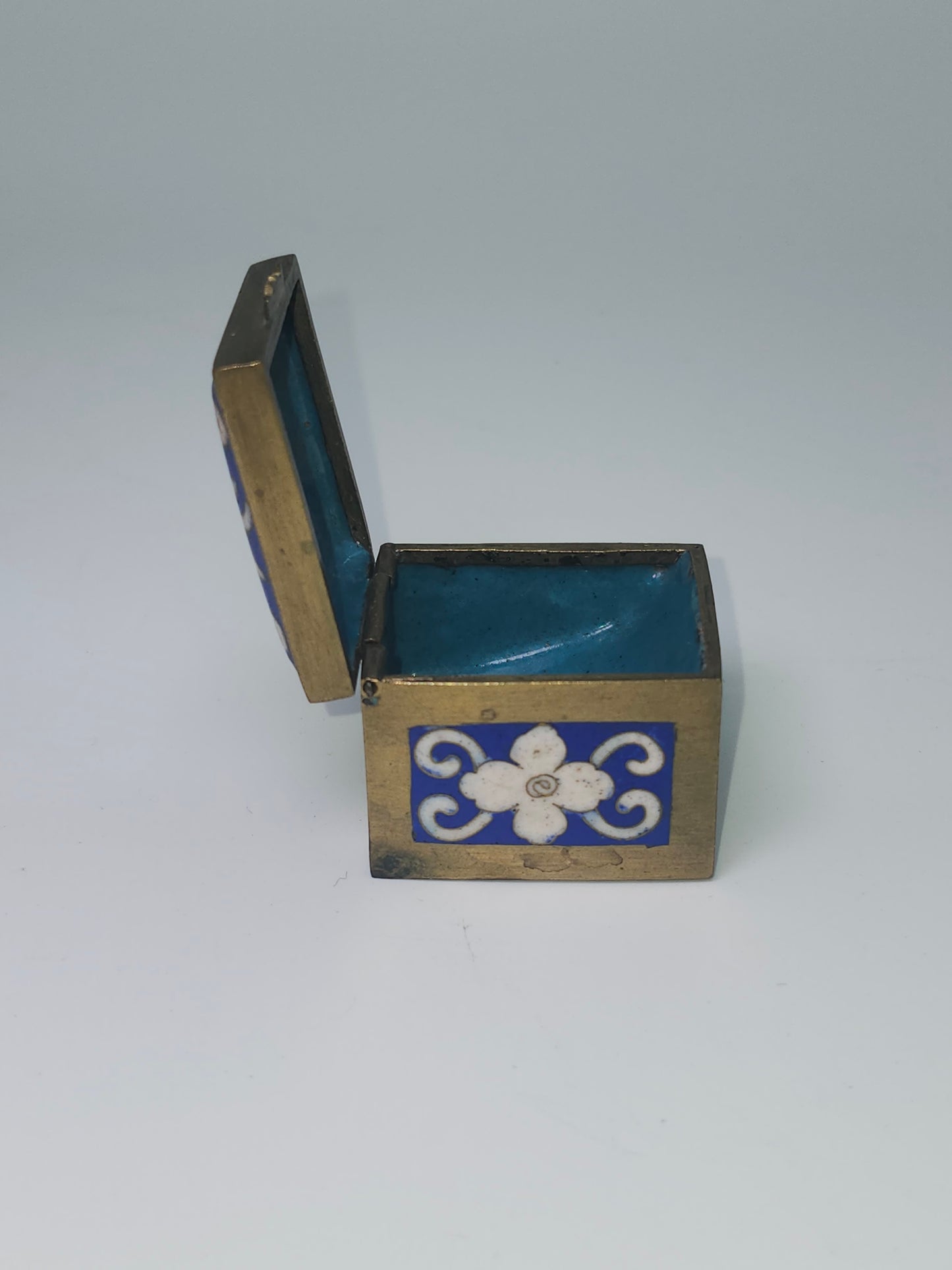 1880s Chinese Cloisonne Enamel Brass Pill Trinket Box