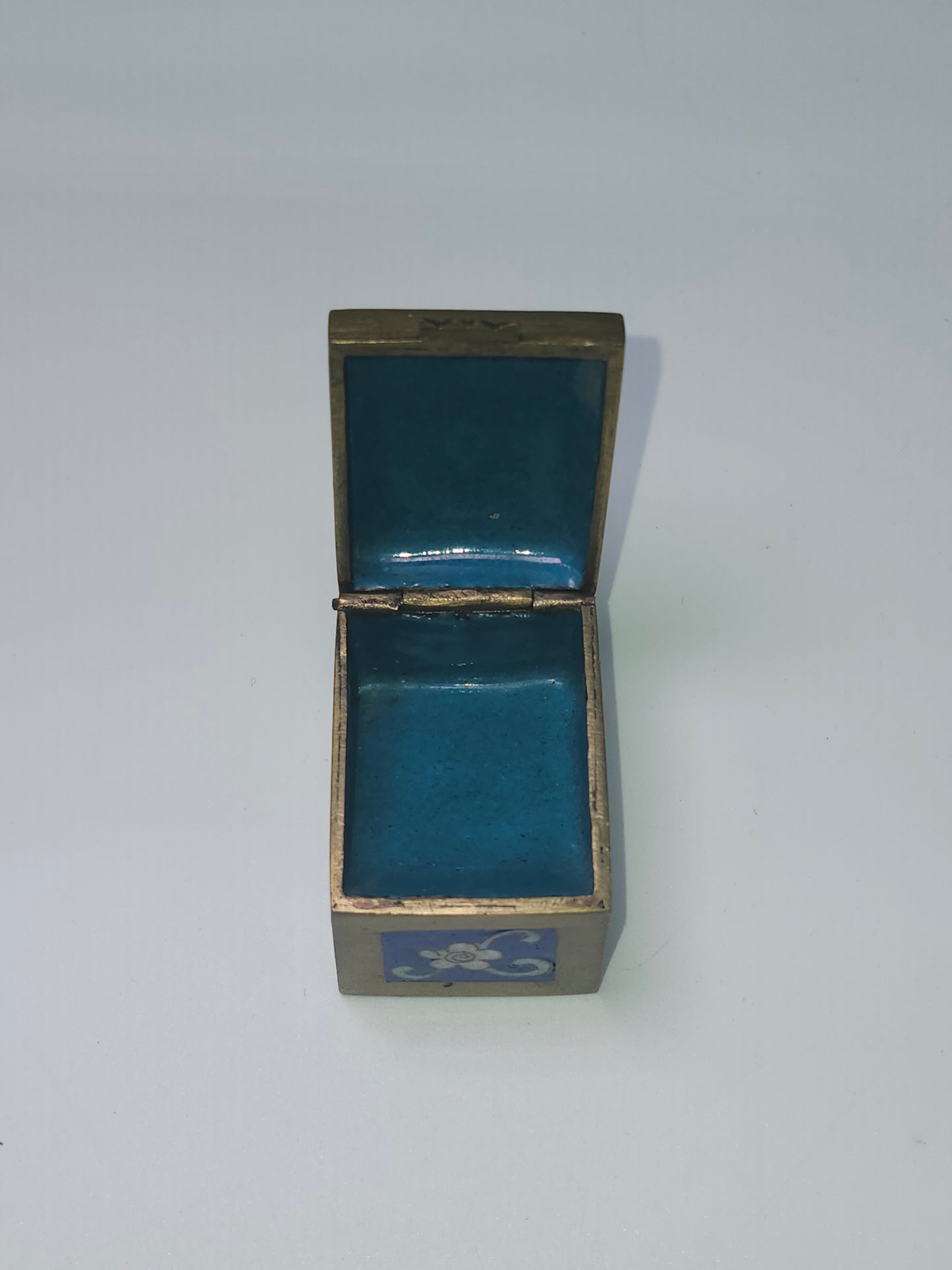 1880s Chinese Cloisonne Enamel Brass Pill Trinket Box