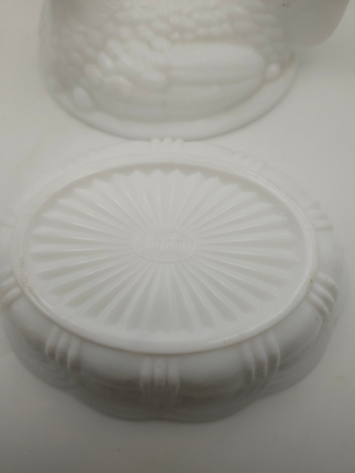 ~Fenton~ Milk Glass "Hen on Nest"