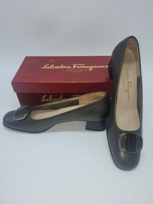 *Vintage* Salvatore Ferragamo Boutique Patent Leather Heels with Logo Hardware Size 8.5