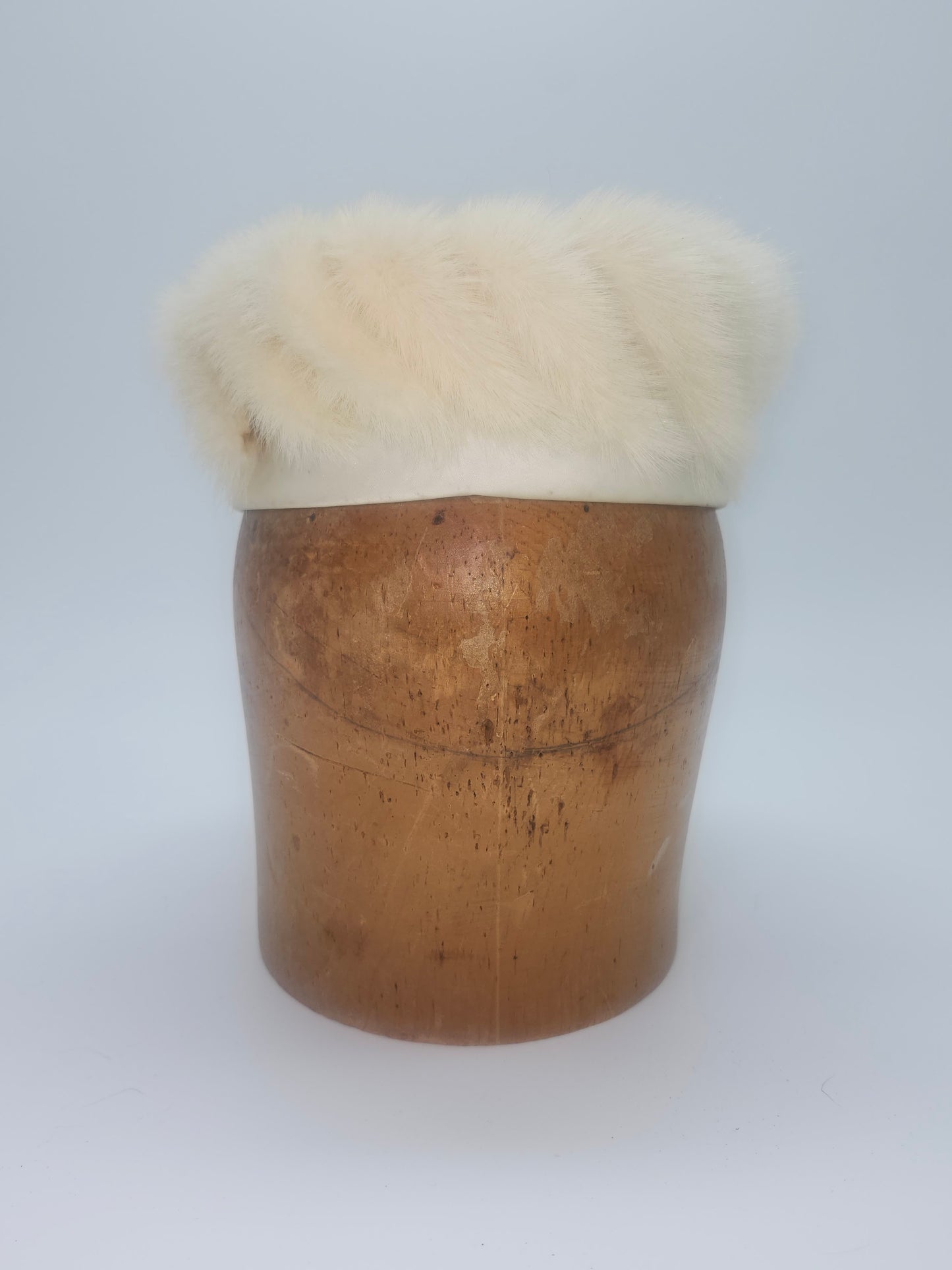 1950s White Fox Fur Pill Box Hat