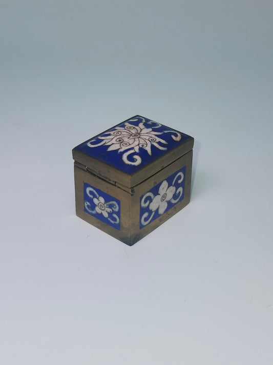 1880s Chinese Cloisonne Enamel Brass Pill Trinket Box