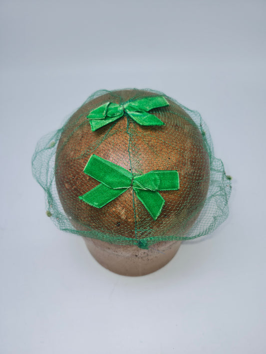Art Deco Era Green Mesh Netting Fascinator with Bows