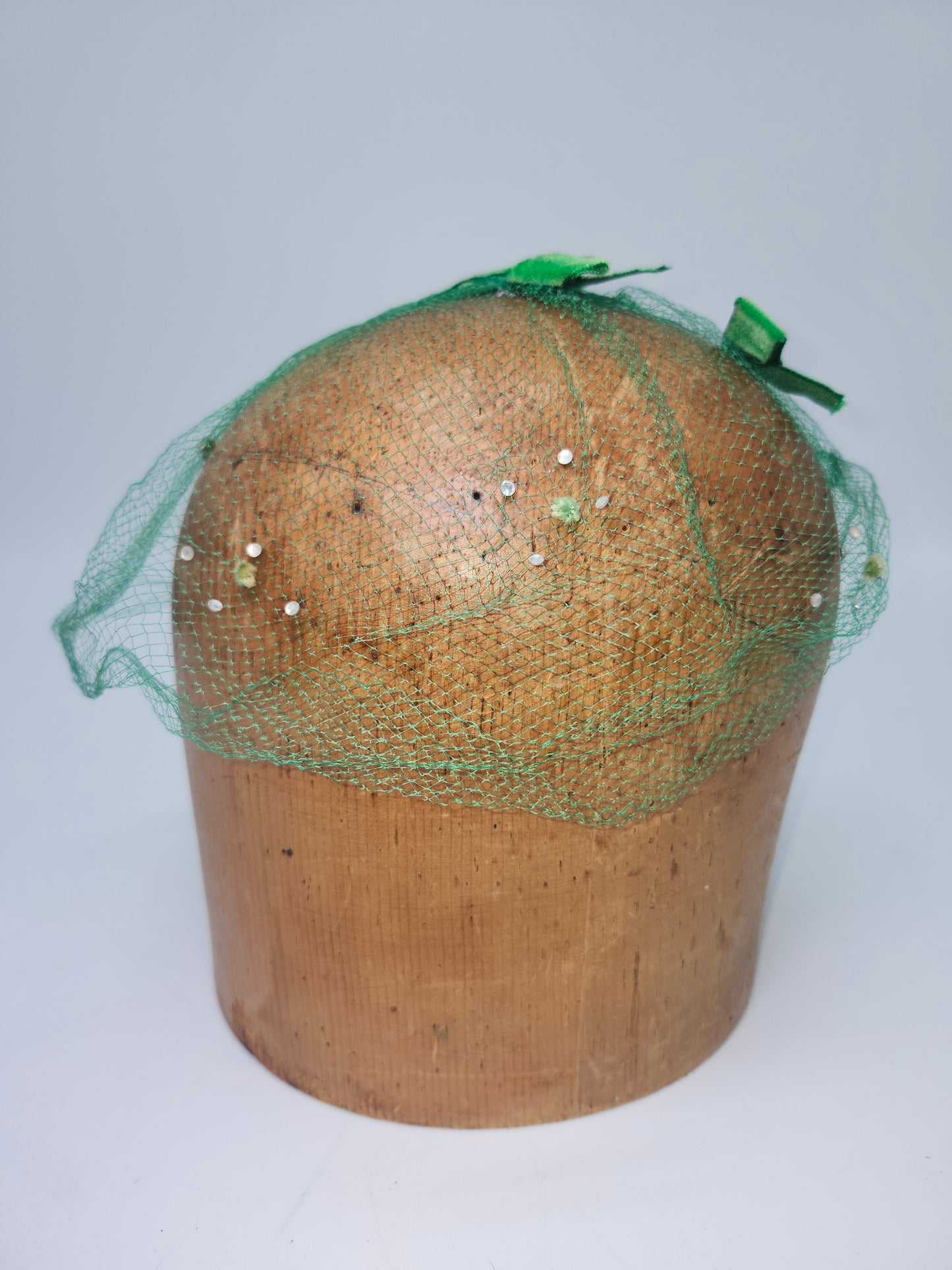 Art Deco Era Green Mesh Netting Fascinator with Bows