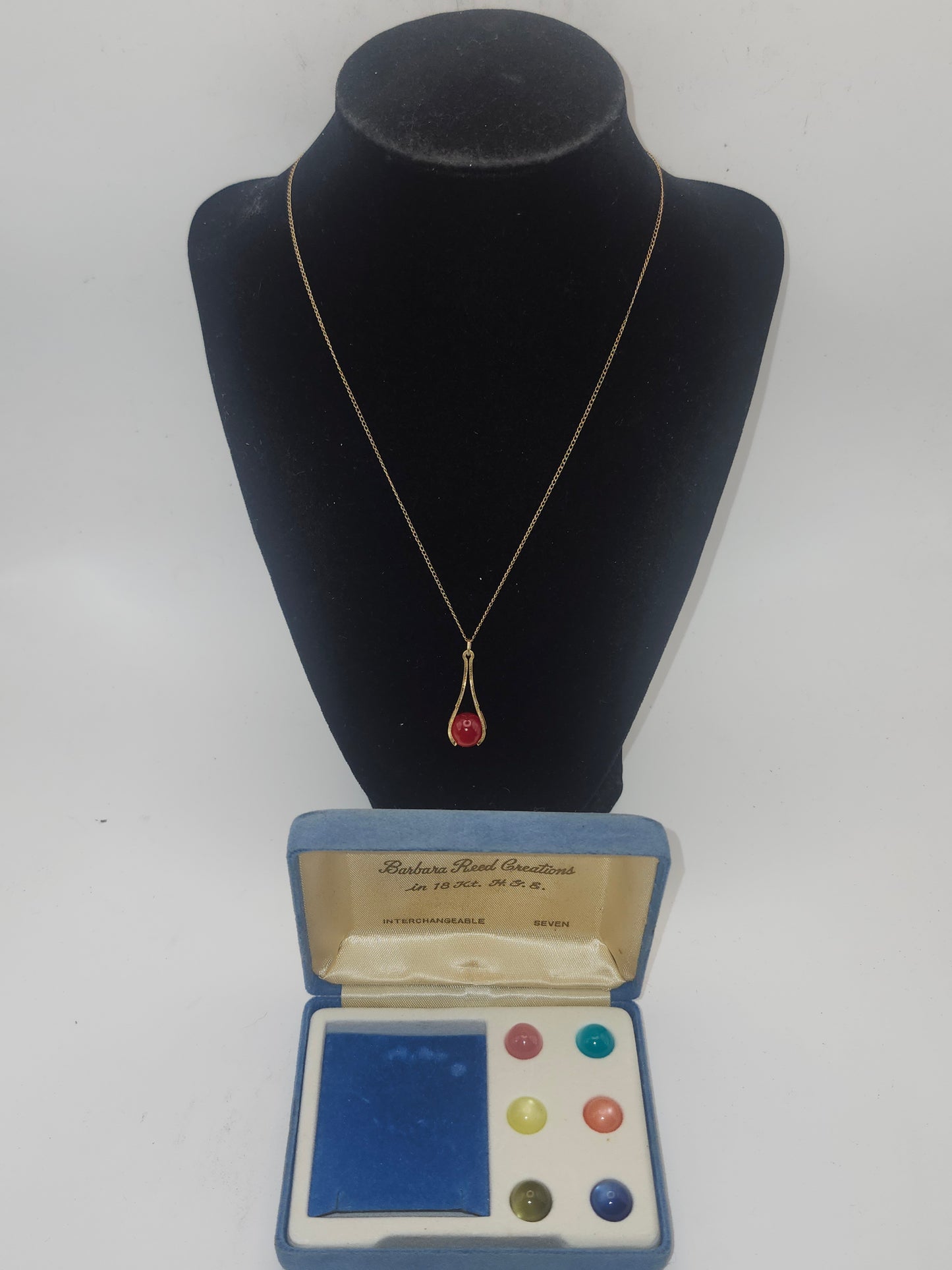 18K H.G.E Necklace with 7 Interchanging Pendant Cabachons