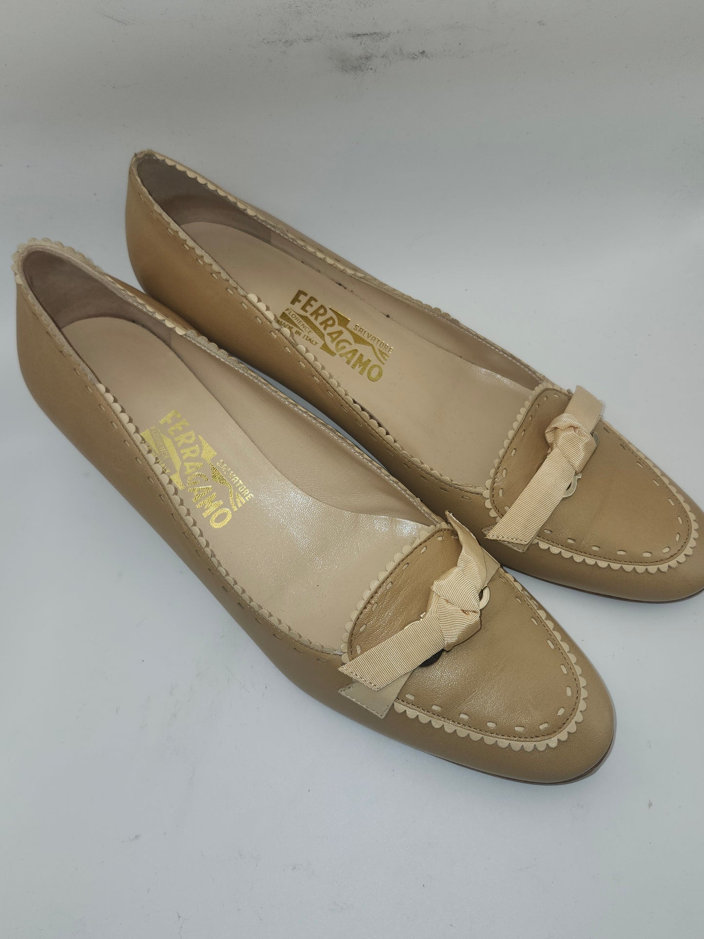 *Salvatore Ferragamo* Y2K Round Toe Kitten Heels with Bows Size 10 Women's IOB