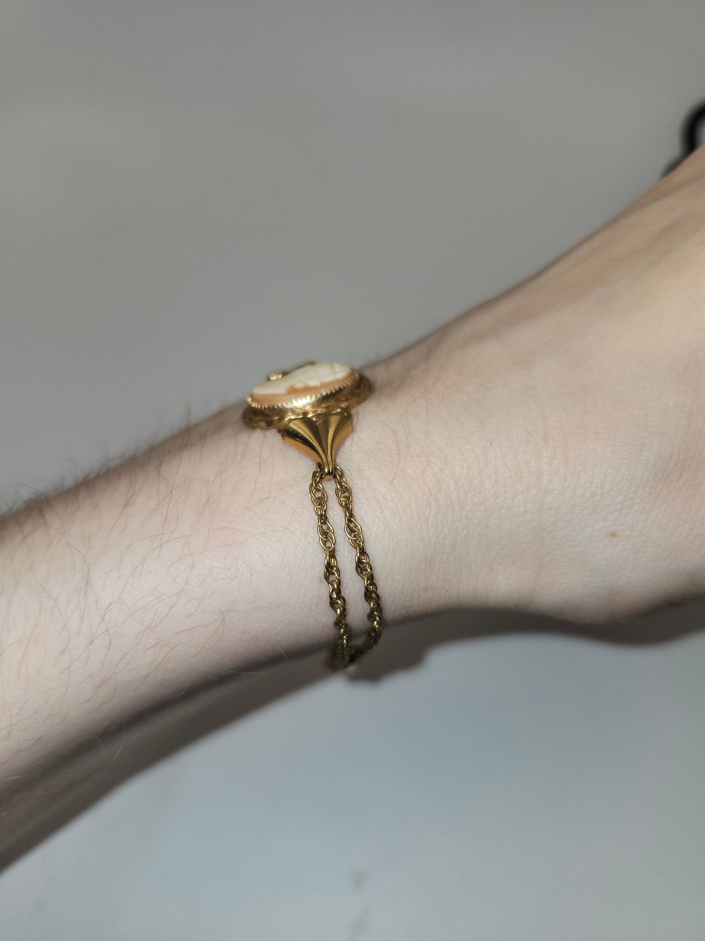 *12K* Gold Filled Bracelet with Carved Conch Cameo Center