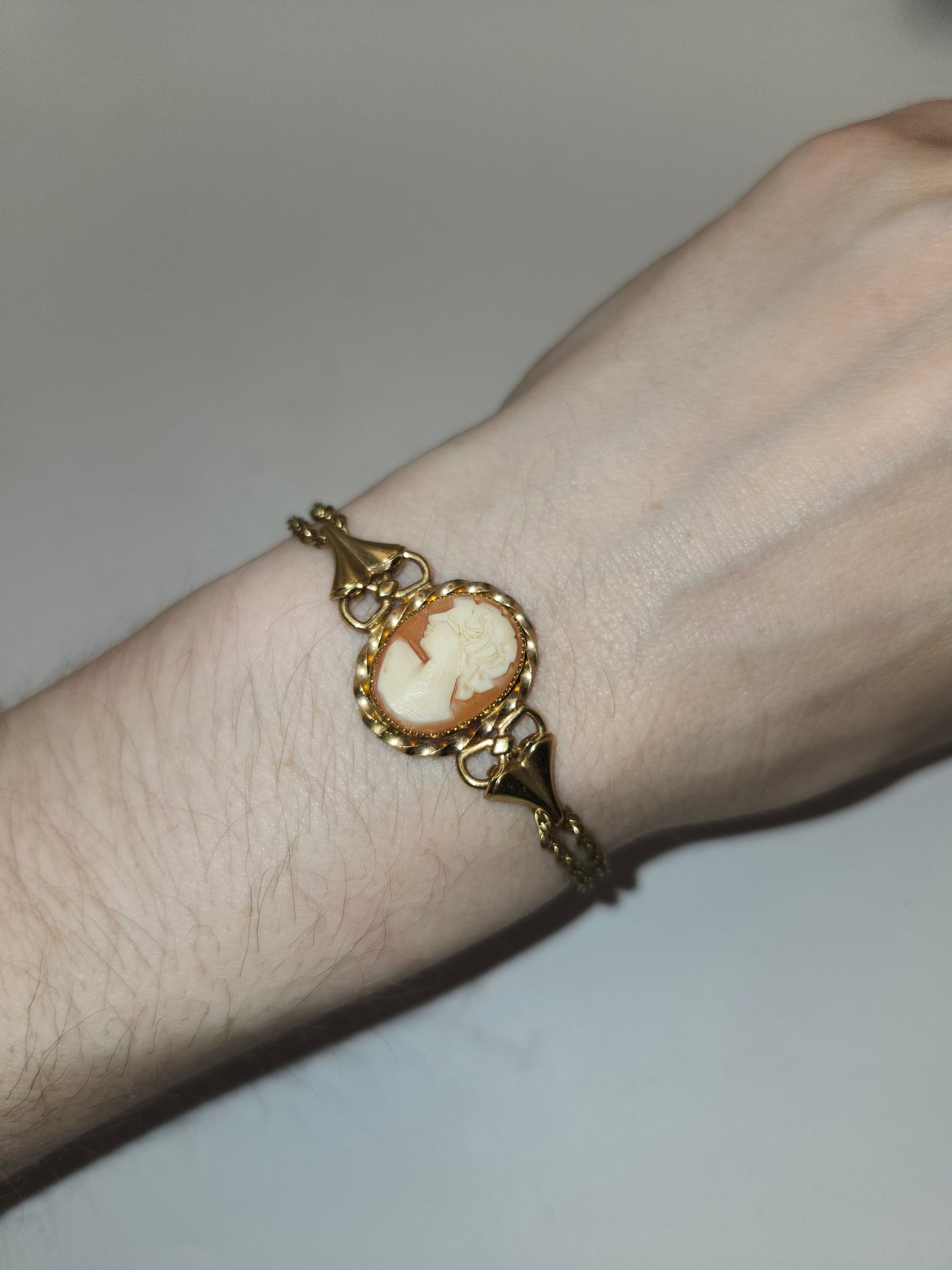 *12K* Gold Filled Bracelet with Carved Conch Cameo Center