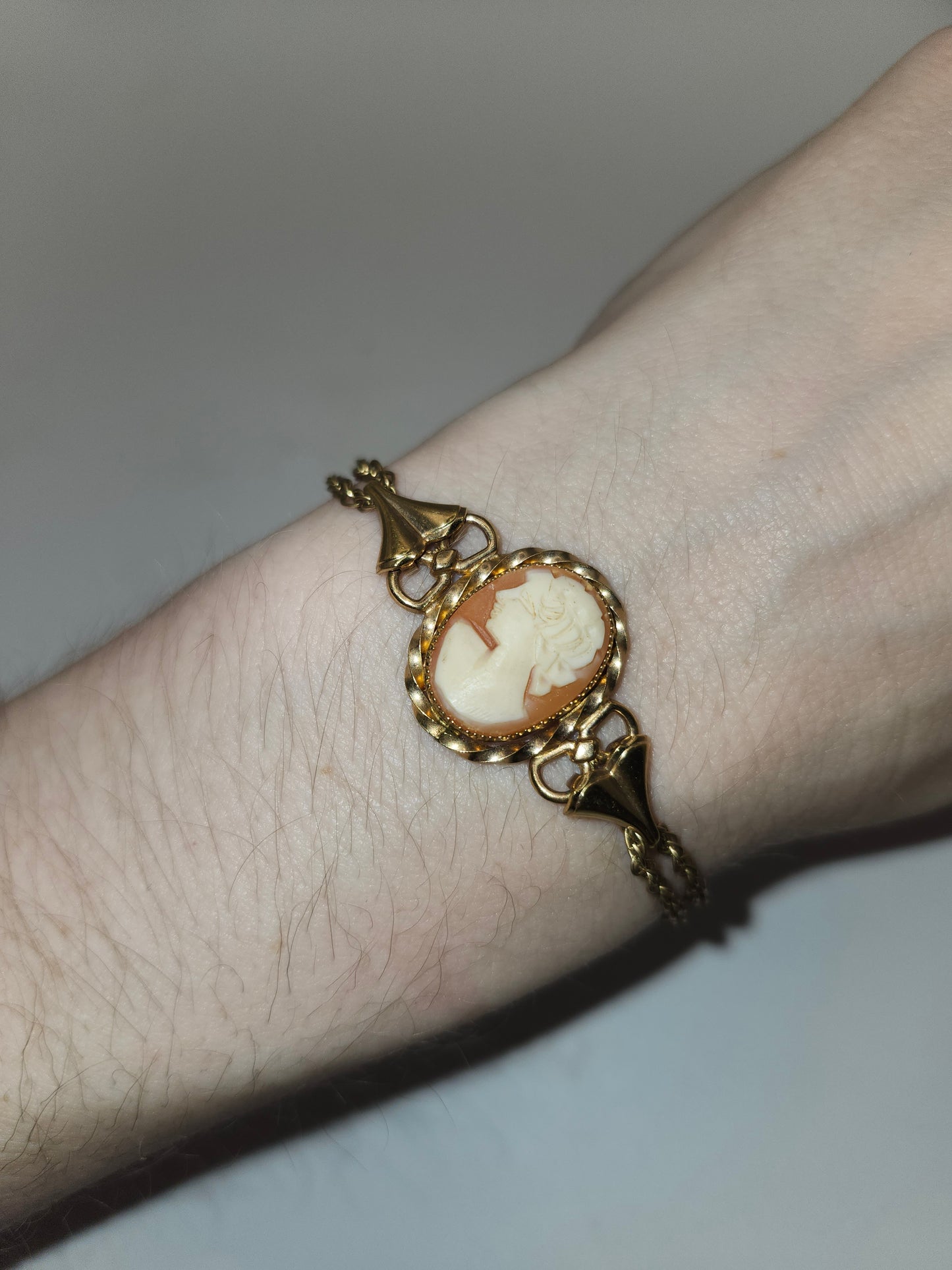 *12K* Gold Filled Bracelet with Carved Conch Cameo Center