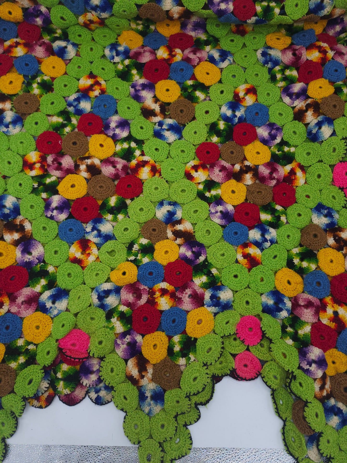 *Vintage* Psychedelic Print 1970s Pin Wheel Yarn Quilt 75" X 77"