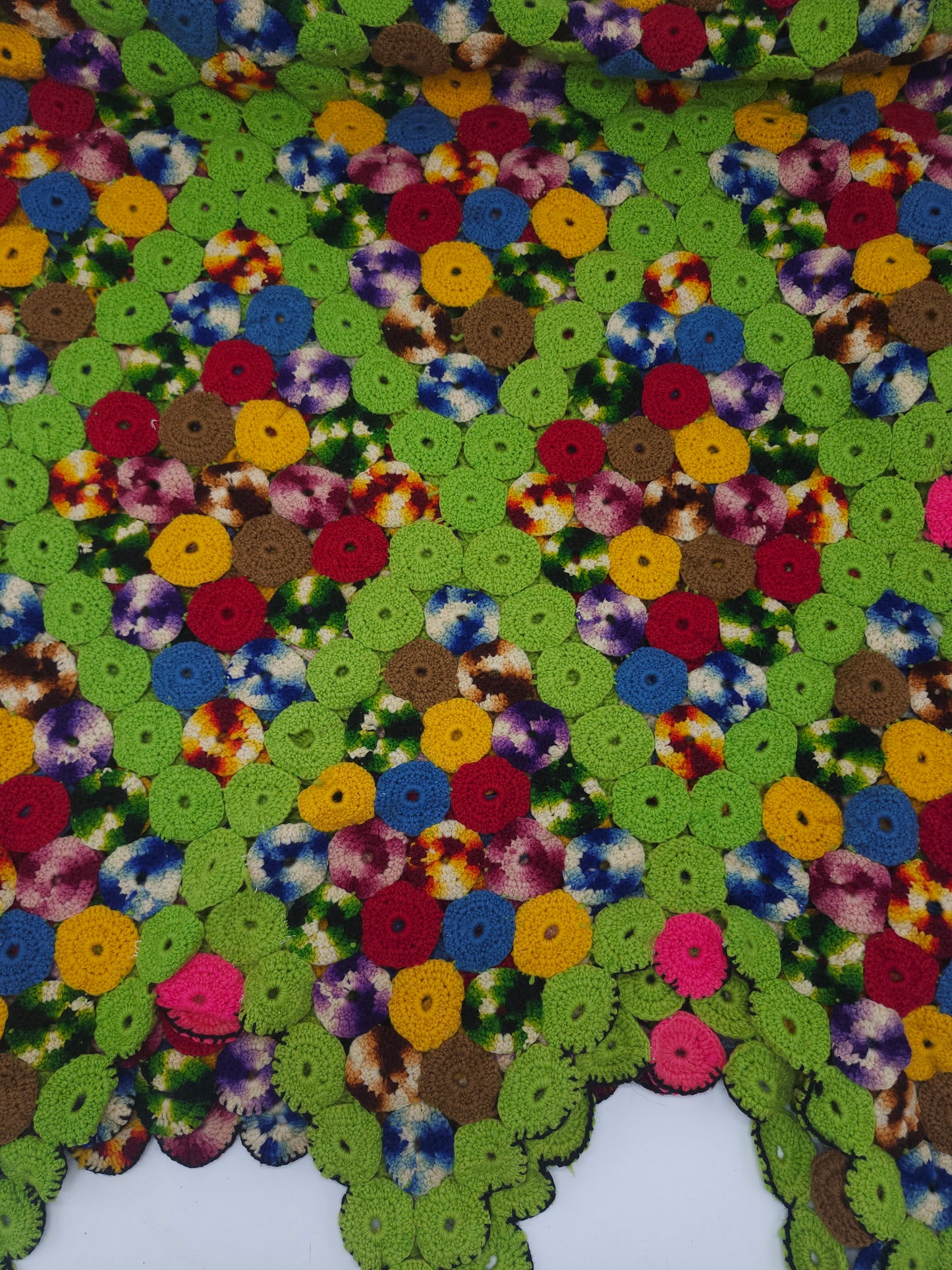 *Vintage* Psychedelic Print 1970s Pin Wheel Yarn Quilt 75" X 77"