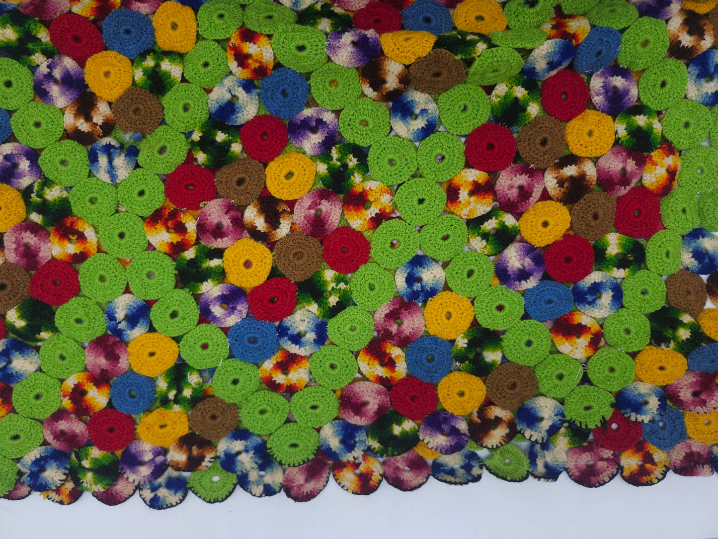 *Vintage* Psychedelic Print 1970s Pin Wheel Yarn Quilt 75" X 77"