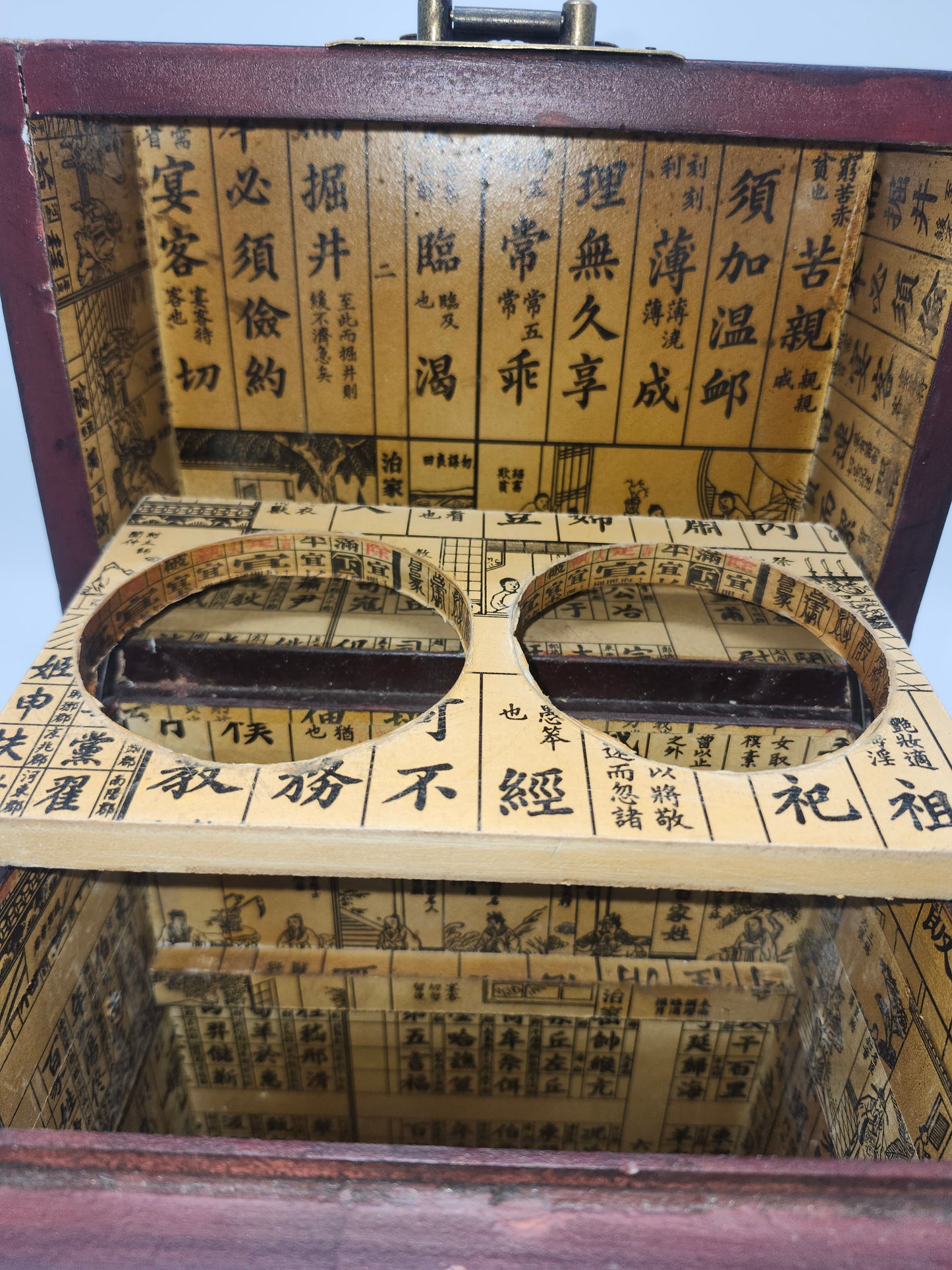 *Vintage* Eastern Hand-Painted Laquerer Spirit / Storage Box