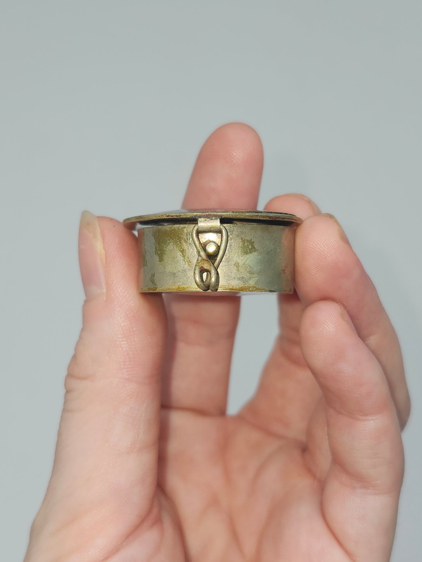 *Alpaca Silver* Abalone Shell Trinket / Pill Box