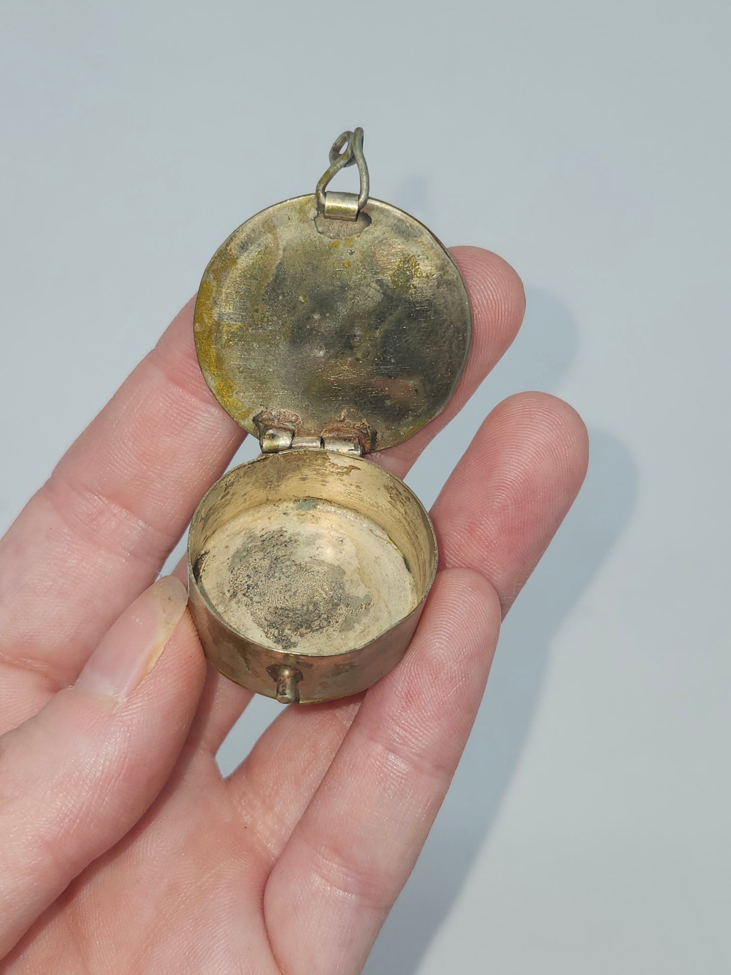 *Alpaca Silver* Abalone Shell Trinket / Pill Box