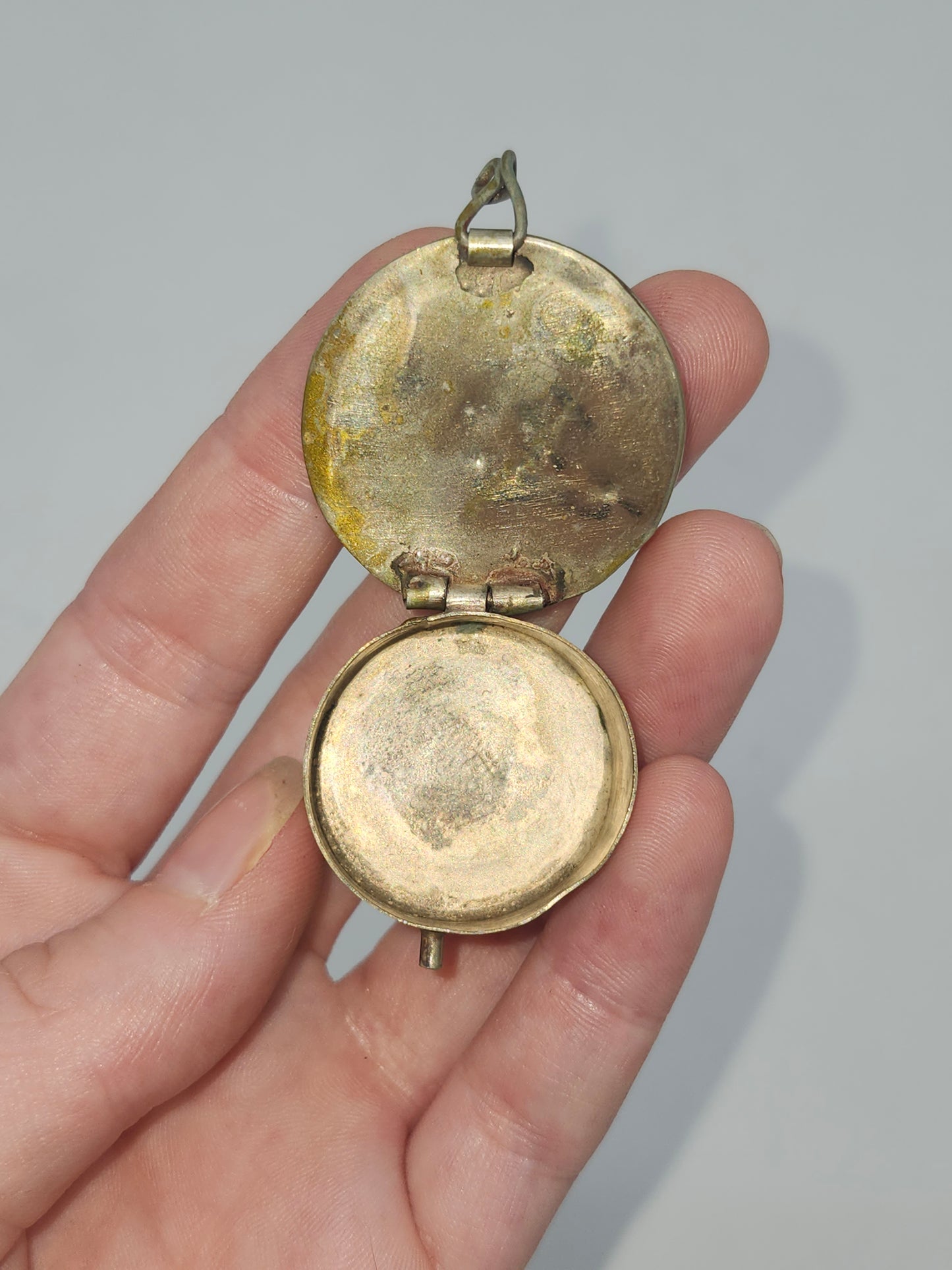 *Alpaca Silver* Abalone Shell Trinket / Pill Box