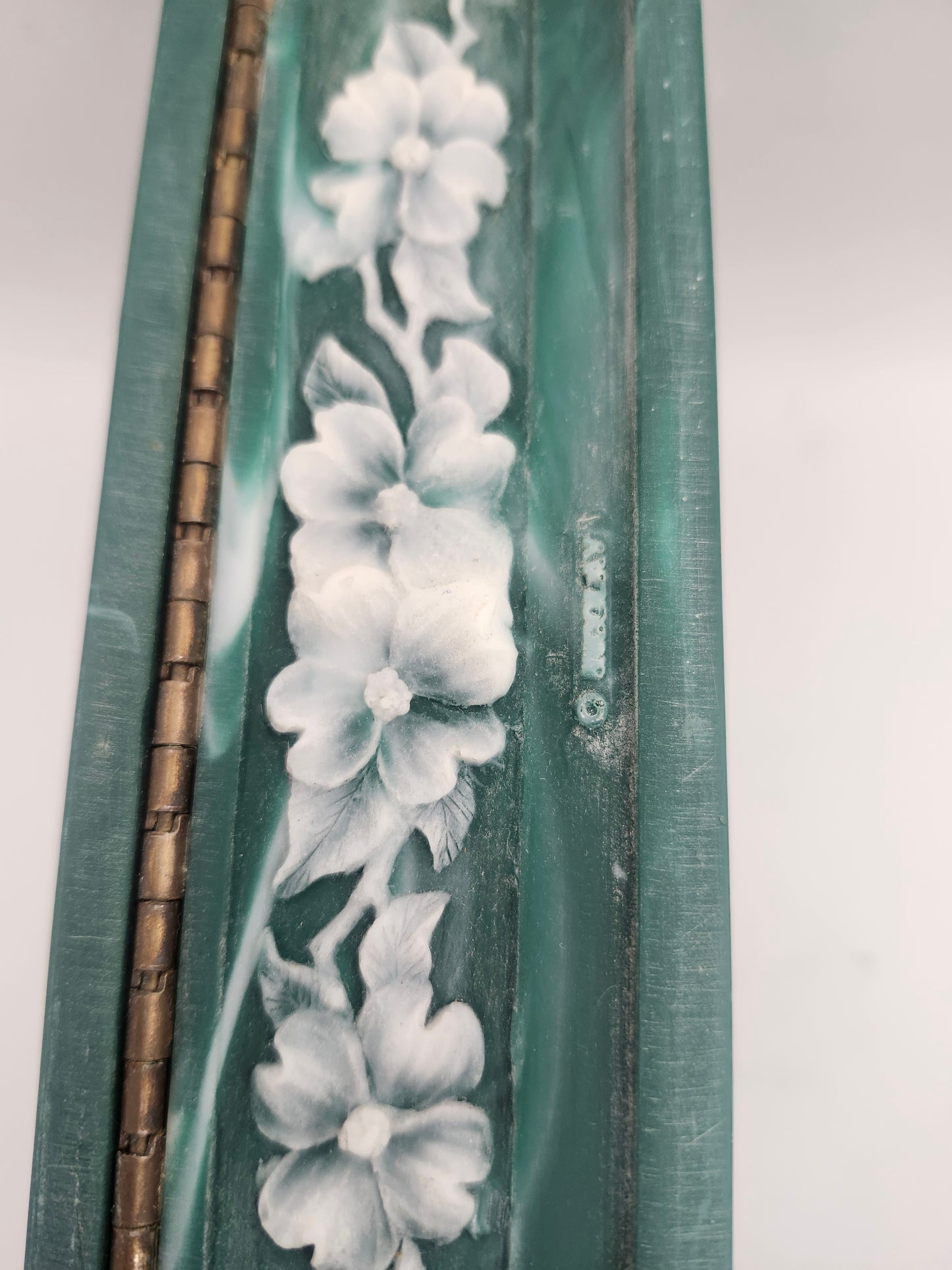 *Incolay* Stone Jewelry Box White Hummingbird Cameo on Green Finish