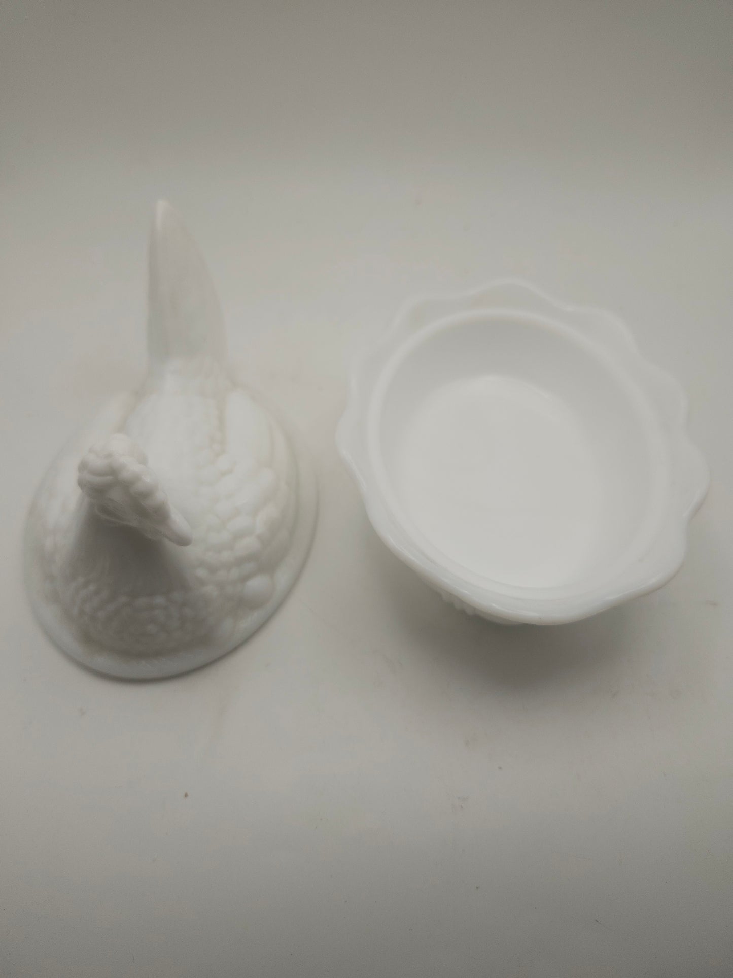 ~Fenton~ Milk Glass "Hen on Nest"