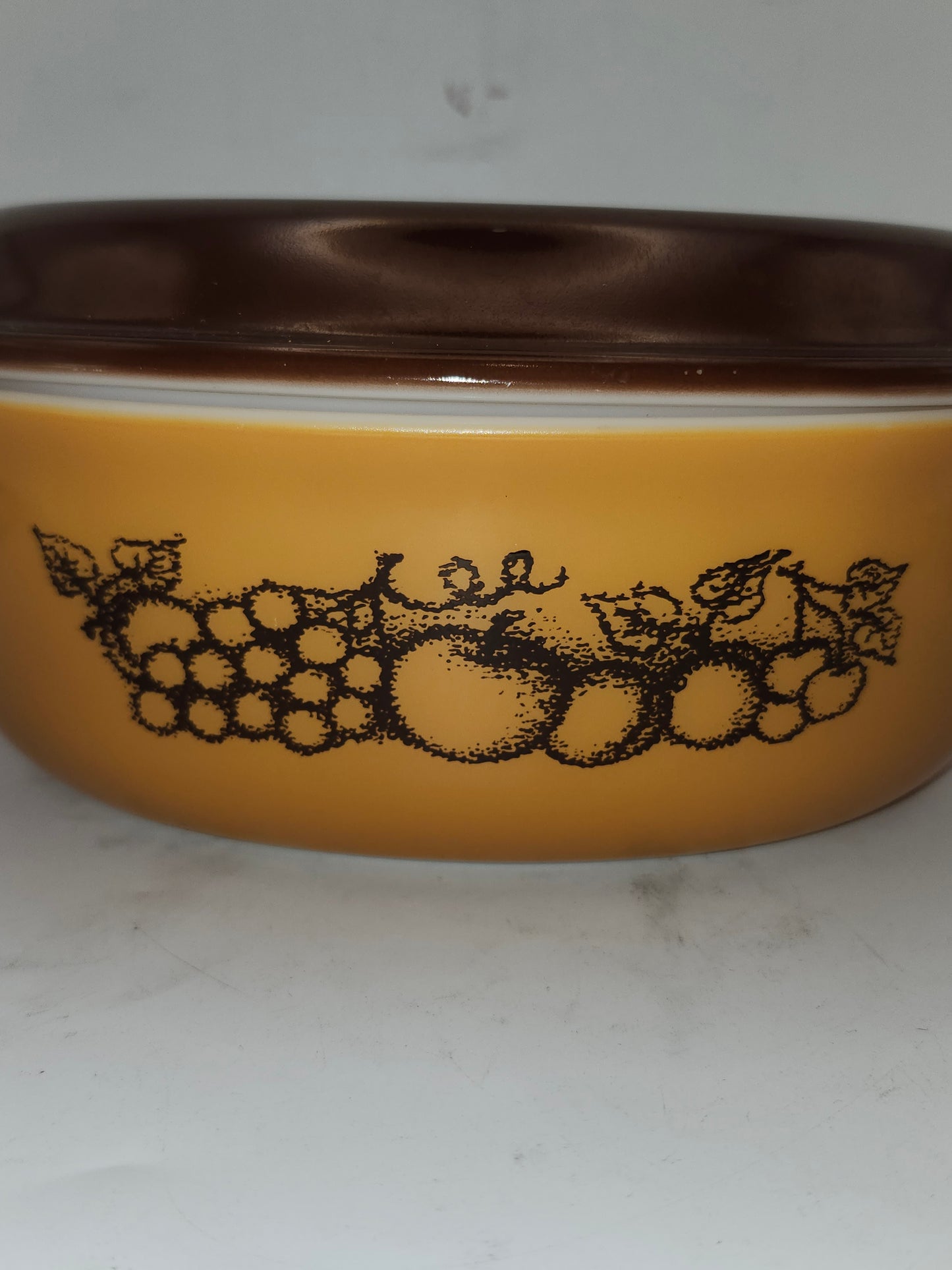 *PYREX* Like-New "Old Orchard" Oval Casserole Dish