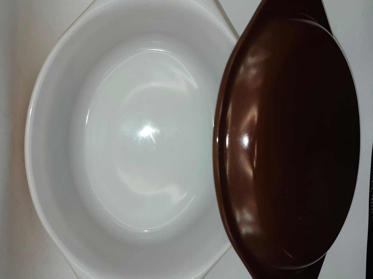 *PYREX* Like-New "Old Orchard" Oval Casserole Dish