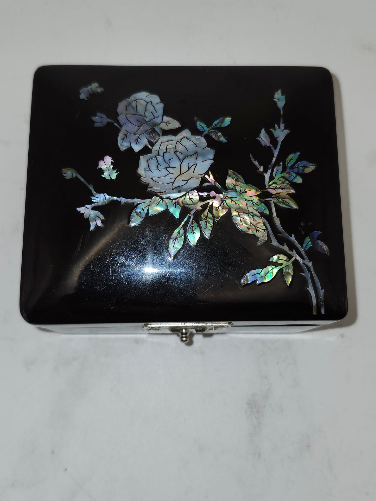*Inlaid Mother of Pearl* Lacquer Vintage Jewelry / Trinket Box