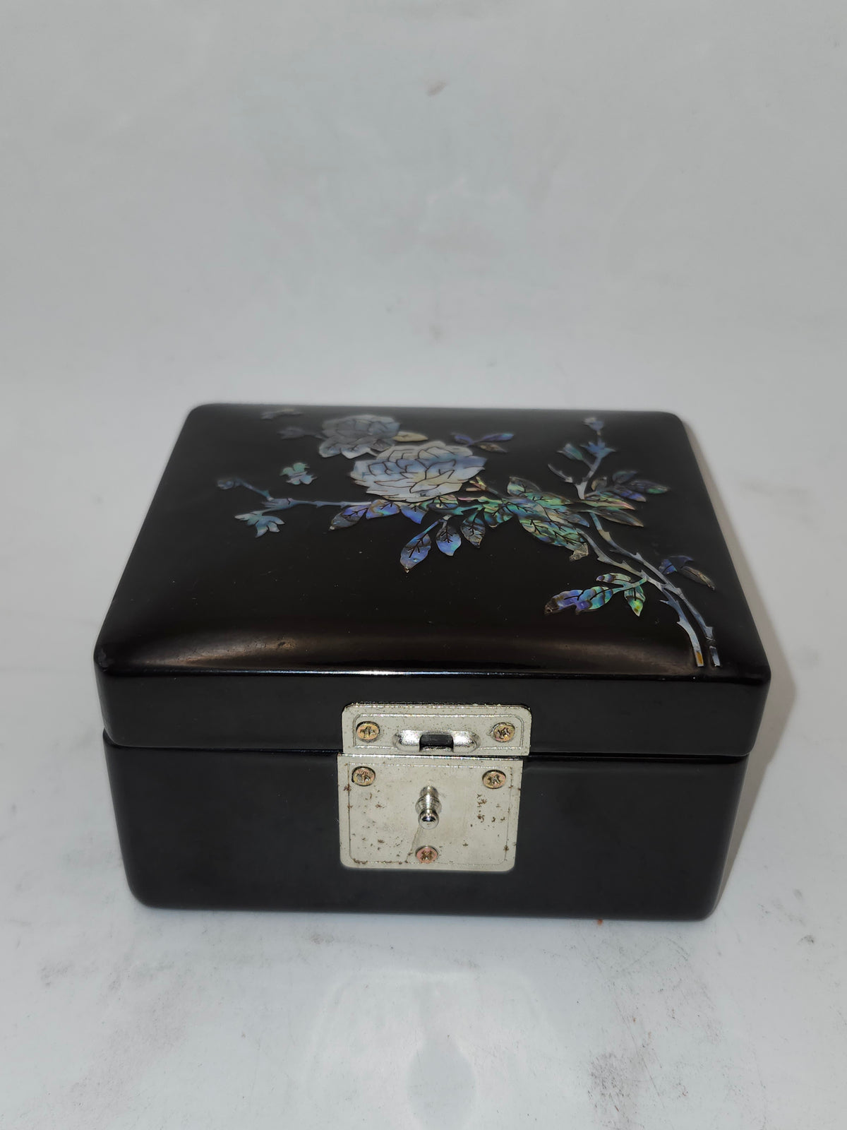 *Inlaid Mother of Pearl* Lacquer Vintage Jewelry / Trinket Box