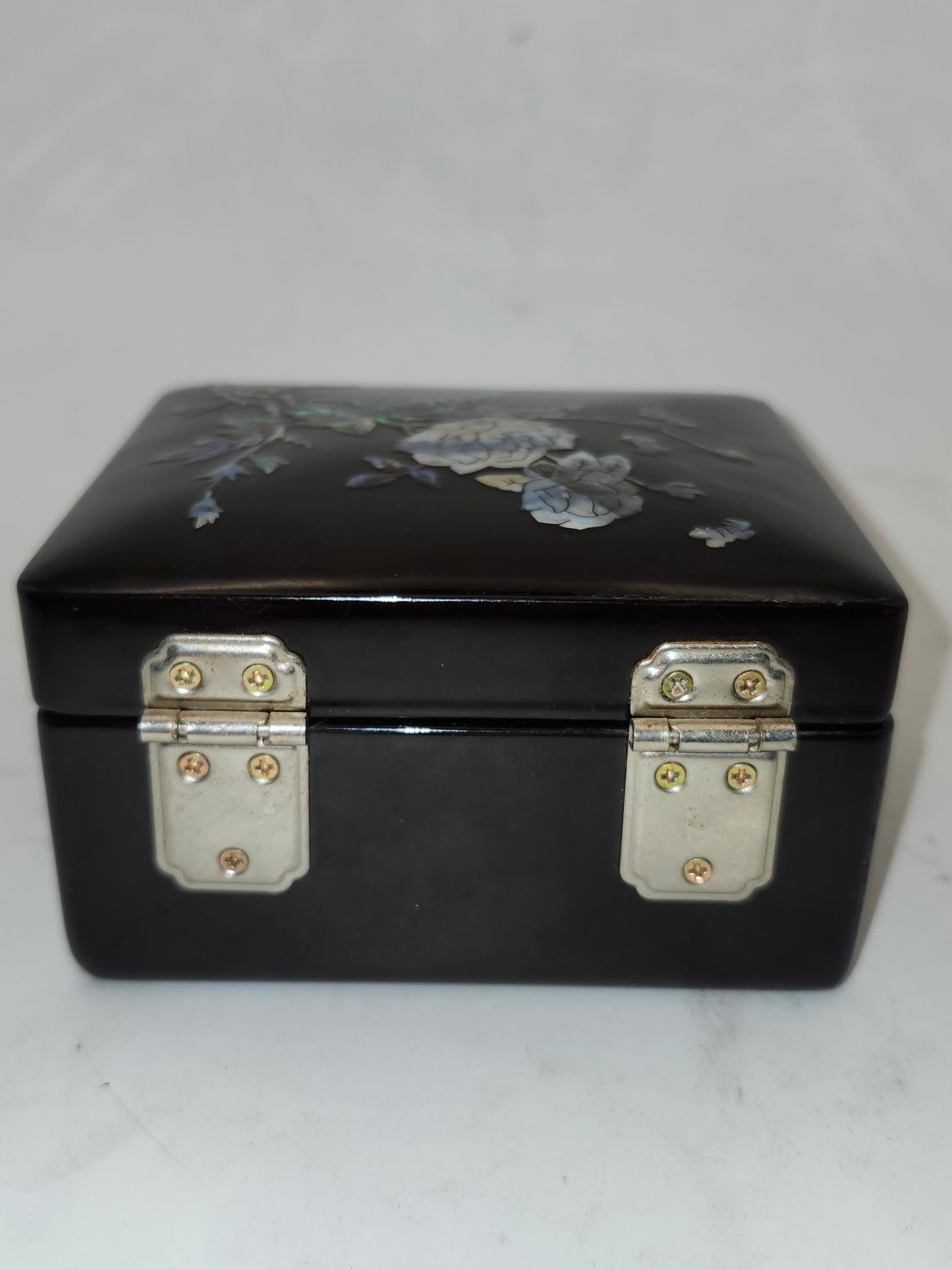 *Inlaid Mother of Pearl* Lacquer Vintage Jewelry / Trinket Box