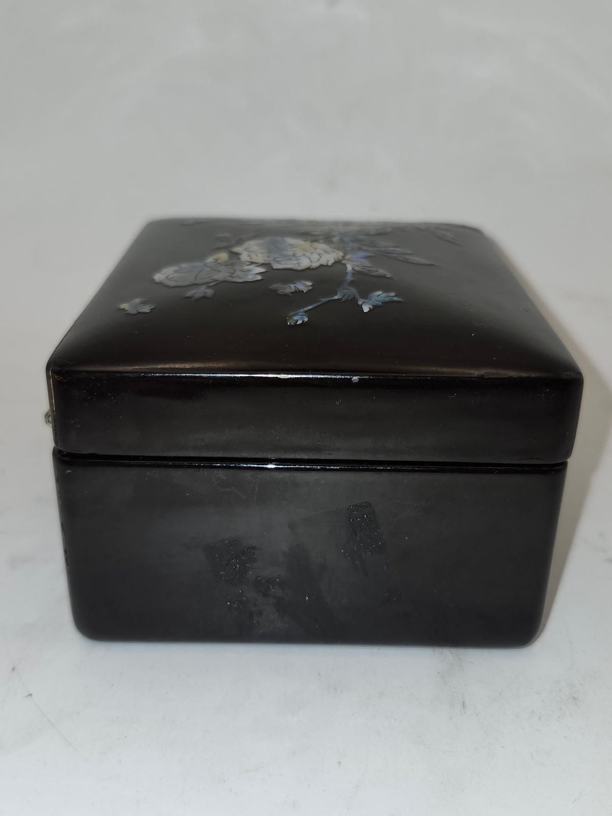 *Inlaid Mother of Pearl* Lacquer Vintage Jewelry / Trinket Box