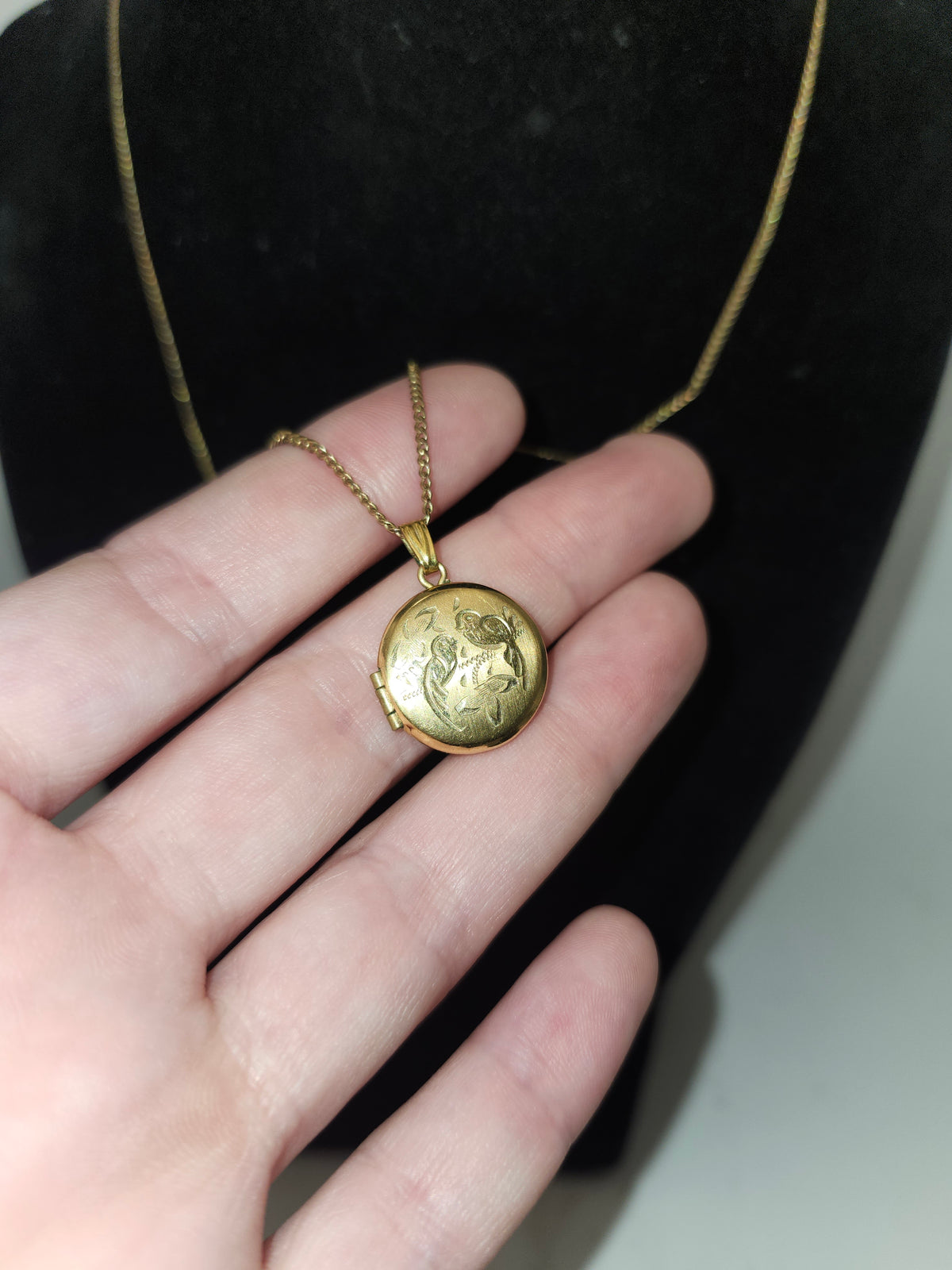 -12K- Gold-Filled Antique Photo Locket & Chain Necklace