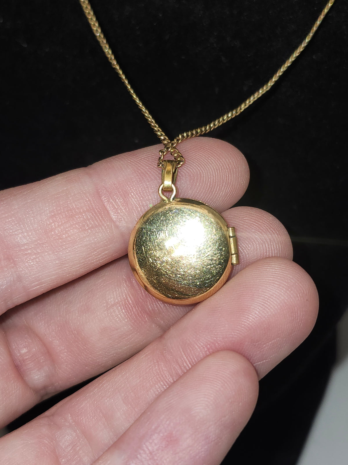 -12K- Gold-Filled Antique Photo Locket & Chain Necklace