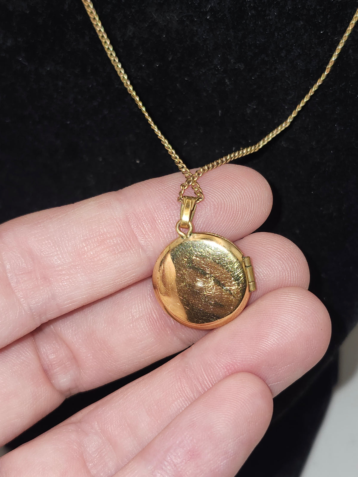 -12K- Gold-Filled Antique Photo Locket & Chain Necklace