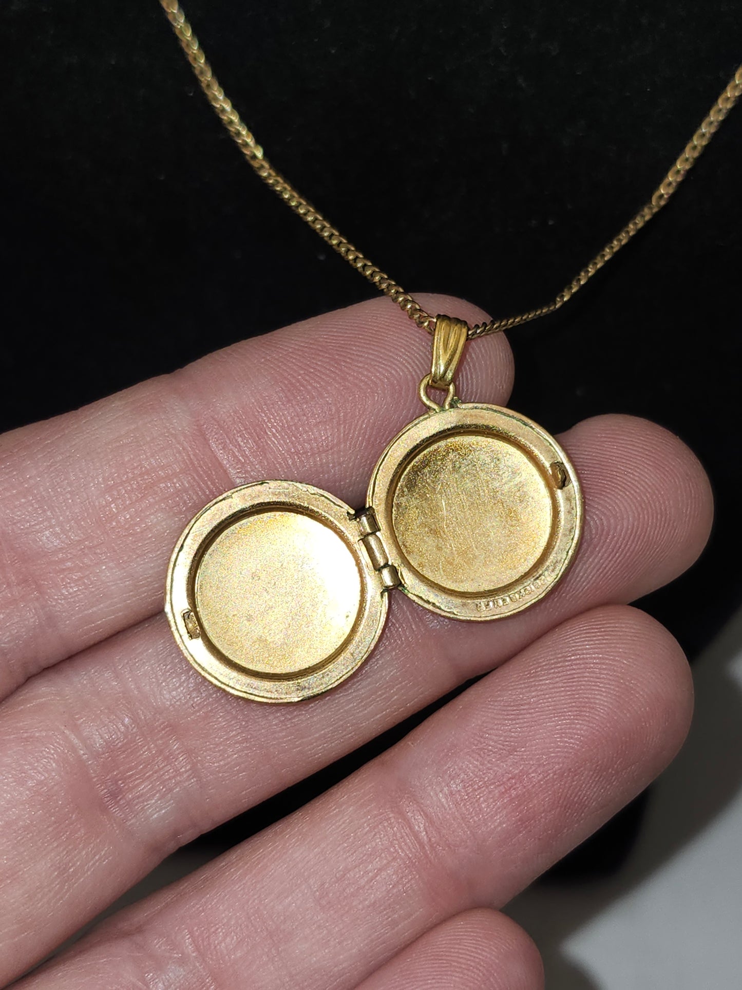 -12K- Gold-Filled Antique Photo Locket & Chain Necklace