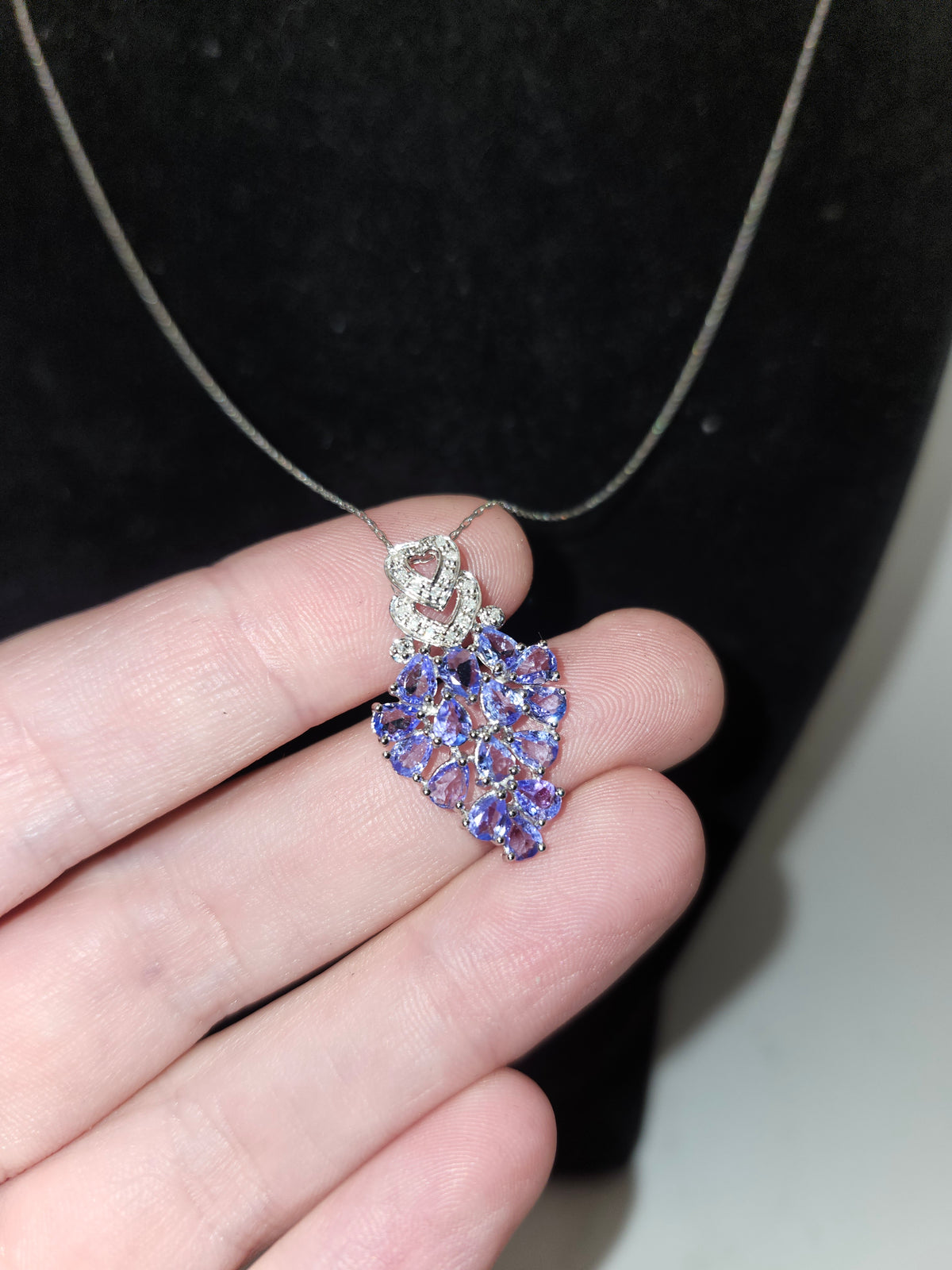 -10K- Diamond & Tanzanite Pendant & Chain Necklace