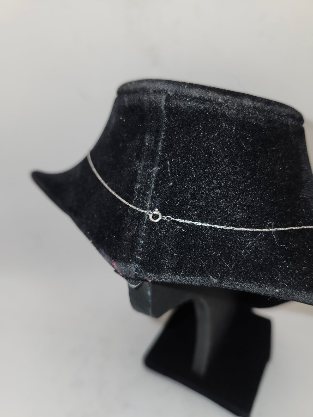 -10K- Diamond & Tanzanite Pendant & Chain Necklace