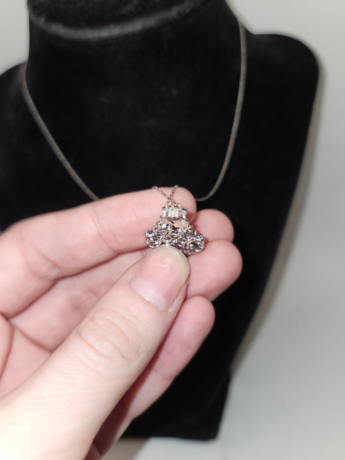 -10K- Diamond & Tanzanite Pendant & Chain Necklace
